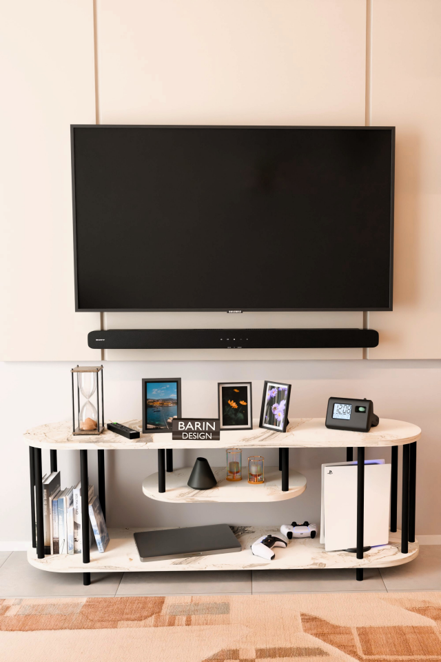 Barın Design Modern TV Ünitesi Ahşap Raflı 2 Katlı Televizyon Sehpası Minimalist,Dayanıklı, Fonksiyonel TV Standı Beyaz Mermer